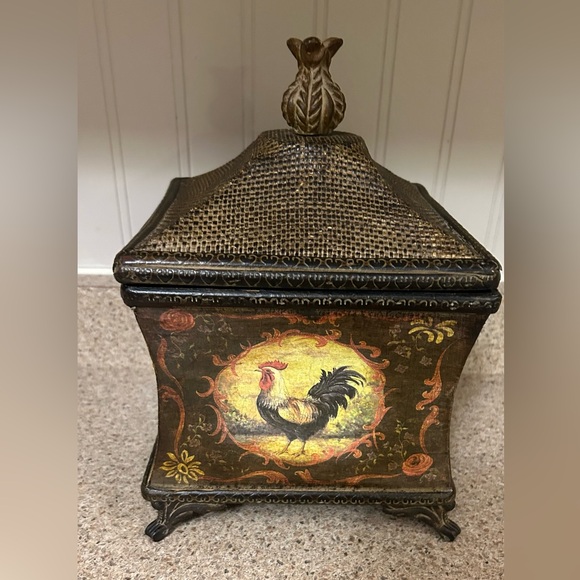 Other - Vintage Farmhouse Rooster Decorative Box
Lift-off Lid